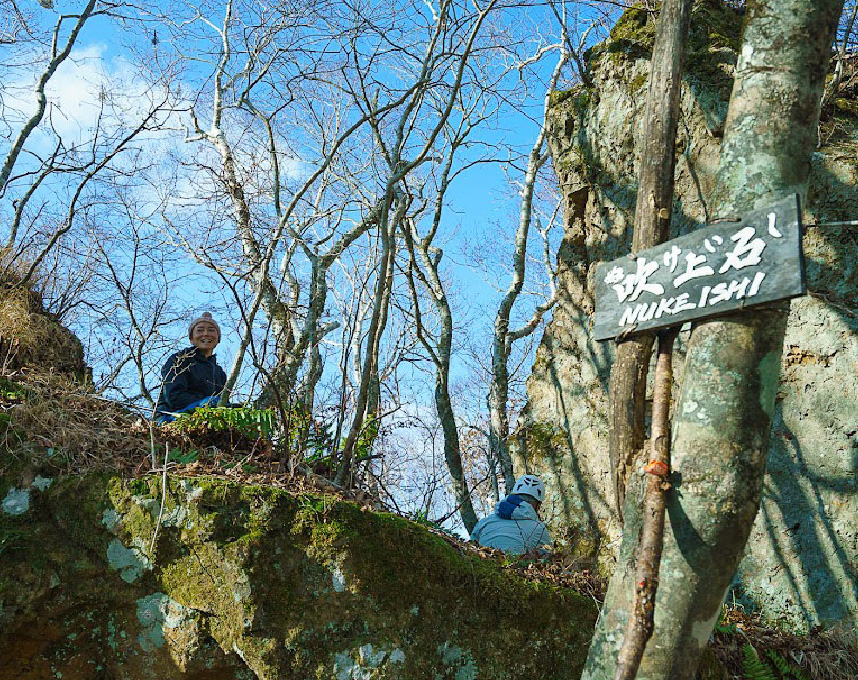 吹上石（ぬけいし）